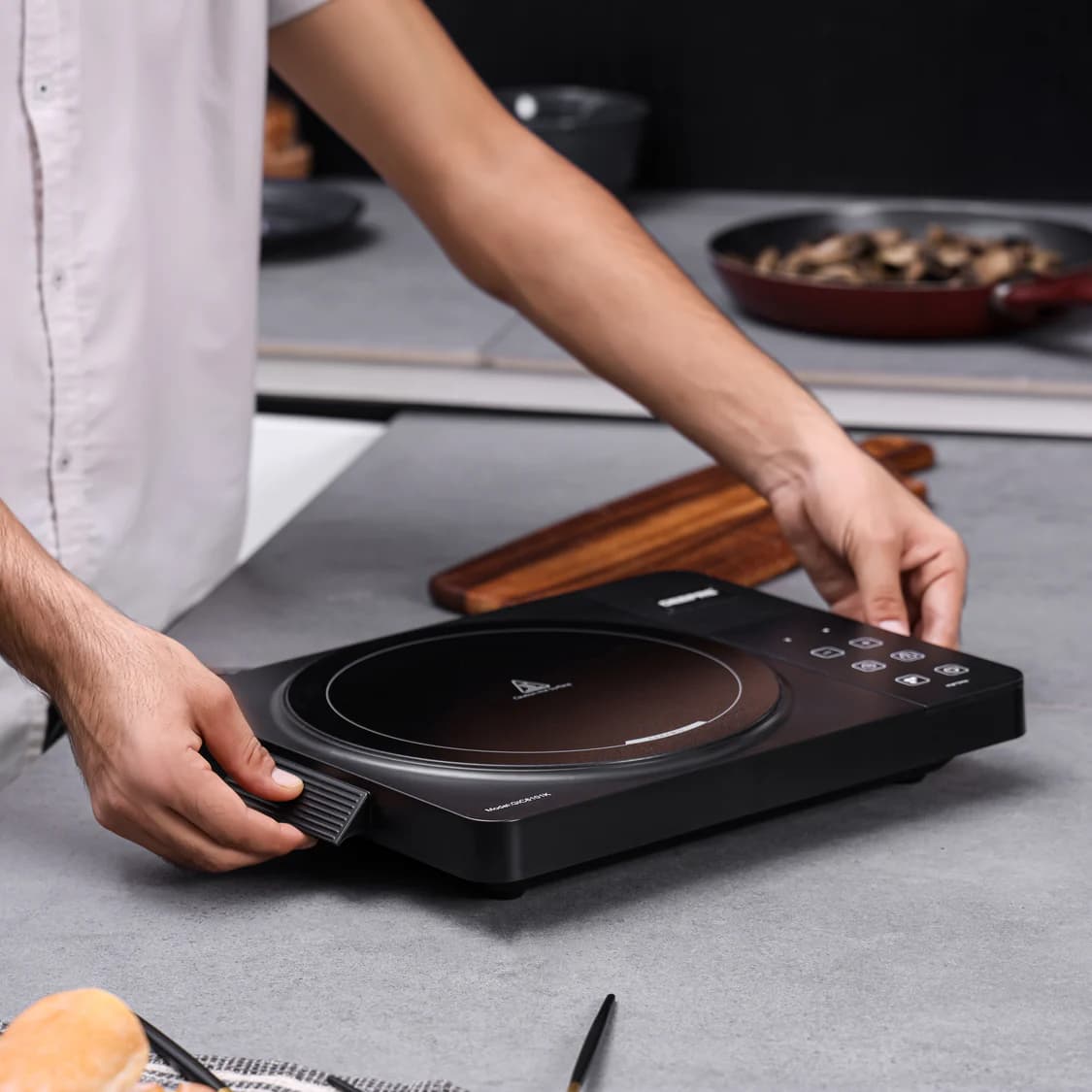 Geepas Digital Infrared Cooker GIC6101, view 2